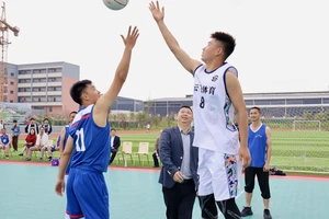 标题：借助科技设备优化篮球训练以获得荣誉：策略、方法与实践经验